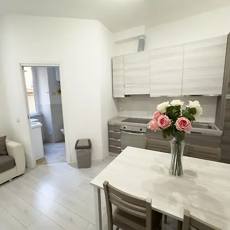 Valerias Nest Elegant With Wifi And Charm * ローマ